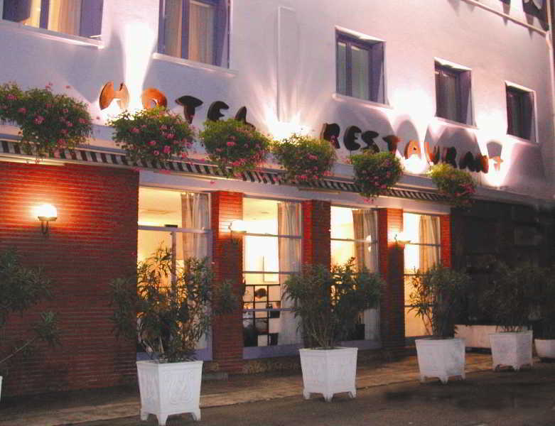 Hôtel Le Chapon Fin Moissac Buitenkant foto